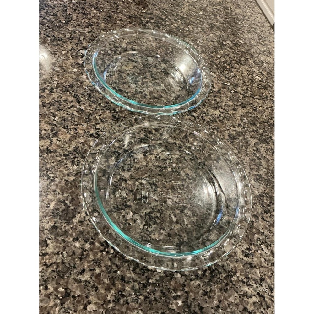 Pyrex Pie Plate Set 2 Clear Glass 9.5 Inch Fluted Rim Good Condition
